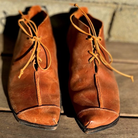 Cydwoq Shoes - Women's Cydwoq Ankle Boot Size: US 6.5 EU 36.5